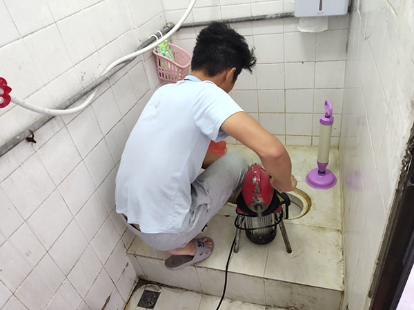 道孚肥皂掉到马桶里把马桶堵住了怎么办？马桶堵住了怎么办