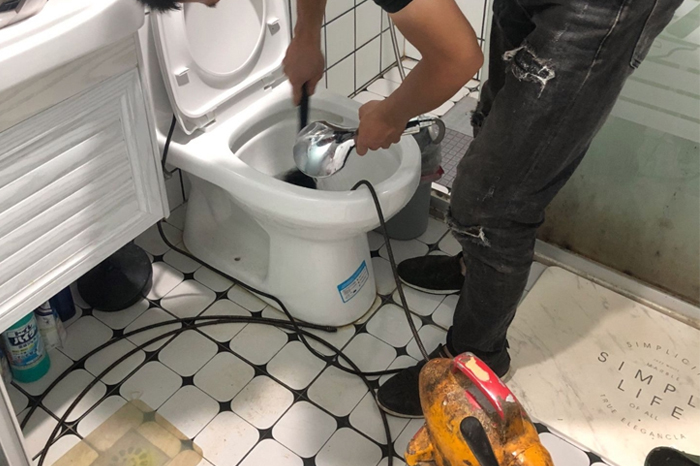 道孚马桶堵塞自己疏通还是找师傅?专业上门服务让你省时更省心